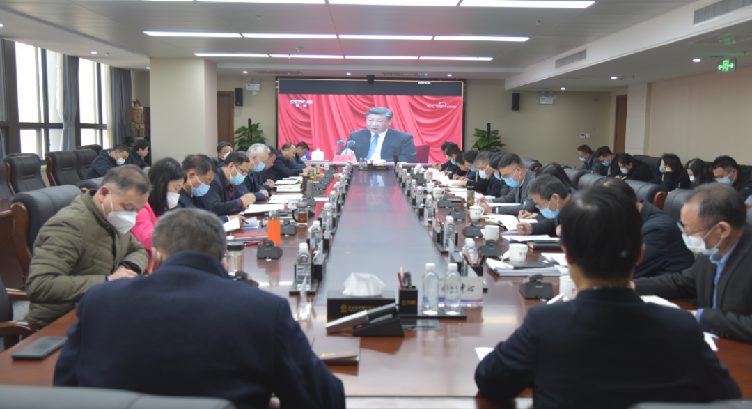 陜鋼集團黨委理論學習中心組學習中省紀委二次全會精神、省政府工作報告、陜煤集團三屆二次職代會精神
