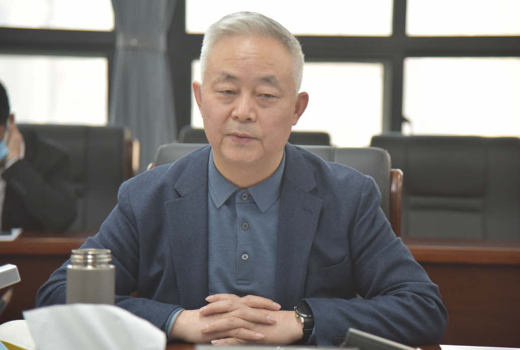 陜鋼集團黨委理論學習中心組學習中省紀委二次全會精神、省政府工作報告、陜煤集團三屆二次職代會精神