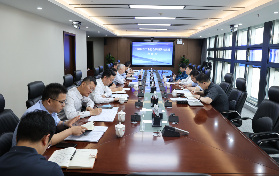 中國(guó)鋼鐵工業(yè)協(xié)會(huì)黨委副書記、副會(huì)長(zhǎng)兼秘書長(zhǎng)姜維來(lái)陜鋼集團(tuán)座談交流