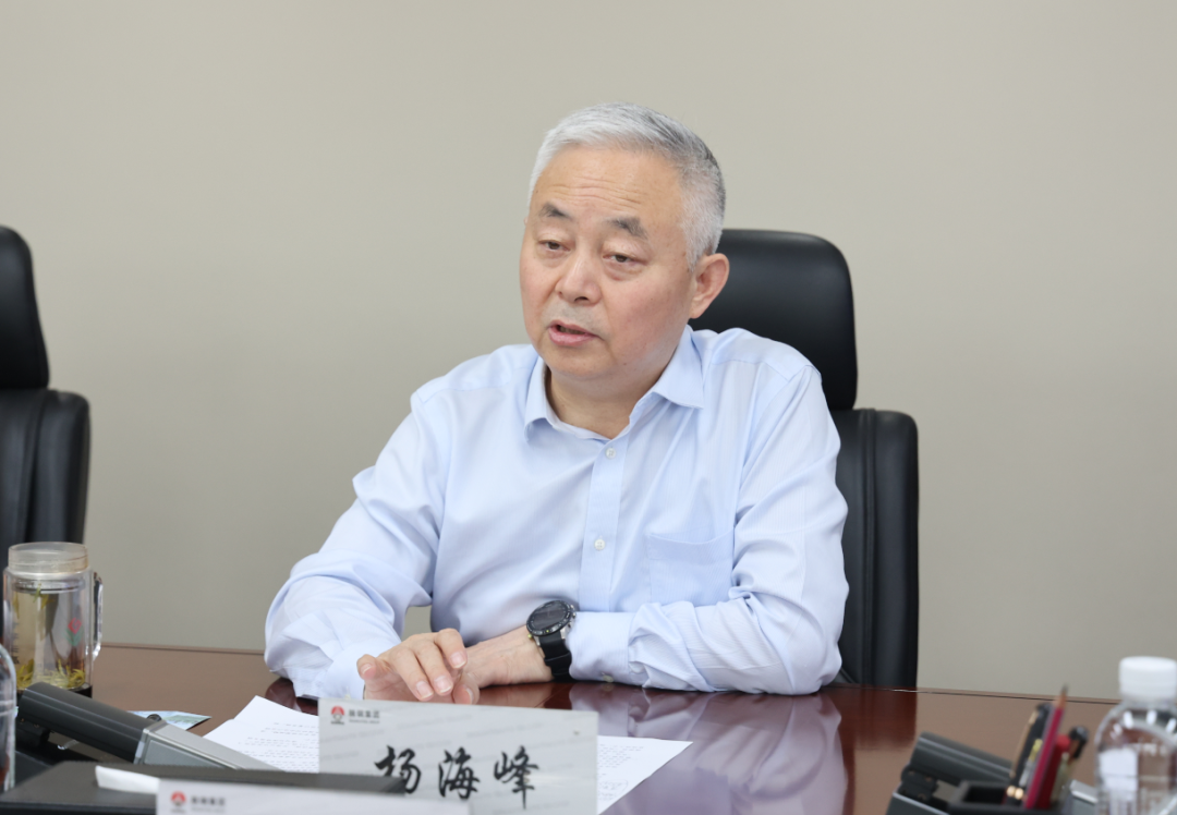 中國(guó)鋼鐵工業(yè)協(xié)會(huì)黨委副書記、副會(huì)長(zhǎng)兼秘書長(zhǎng)姜維來(lái)陜鋼集團(tuán)座談交流