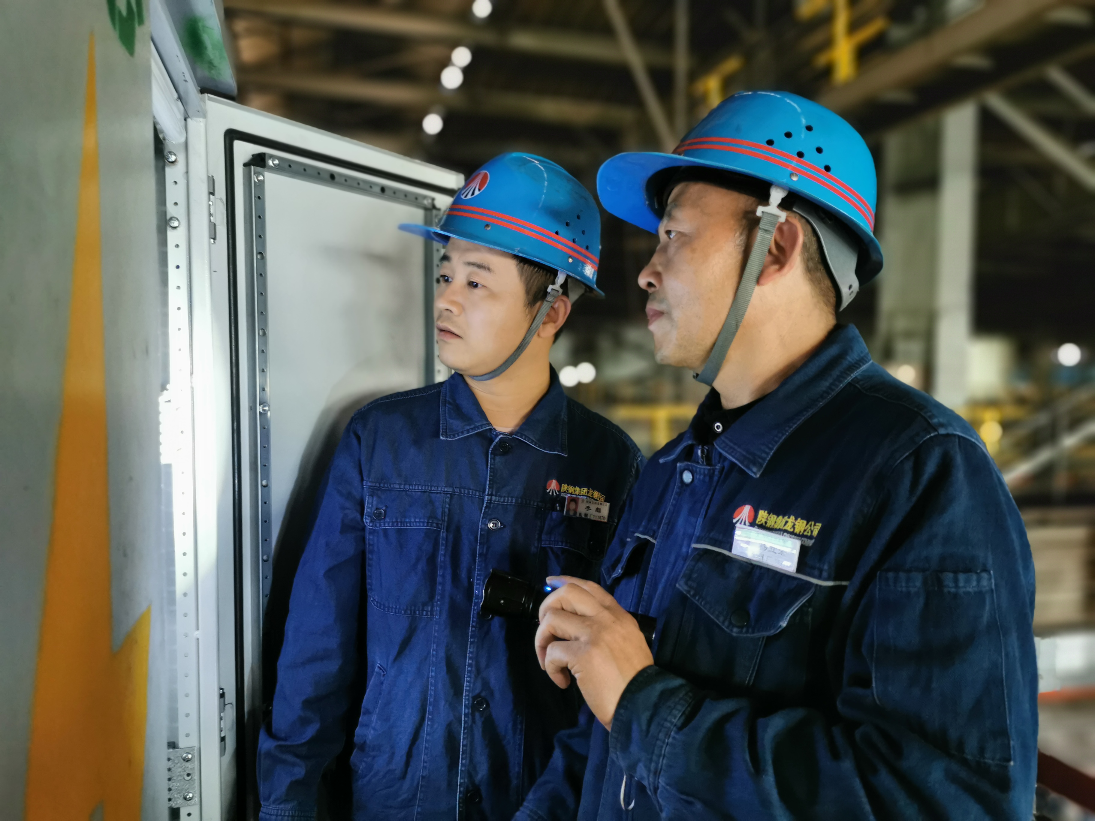 看，龍鋼公司軋鋼廠用勞模精神點燃勞動熱情