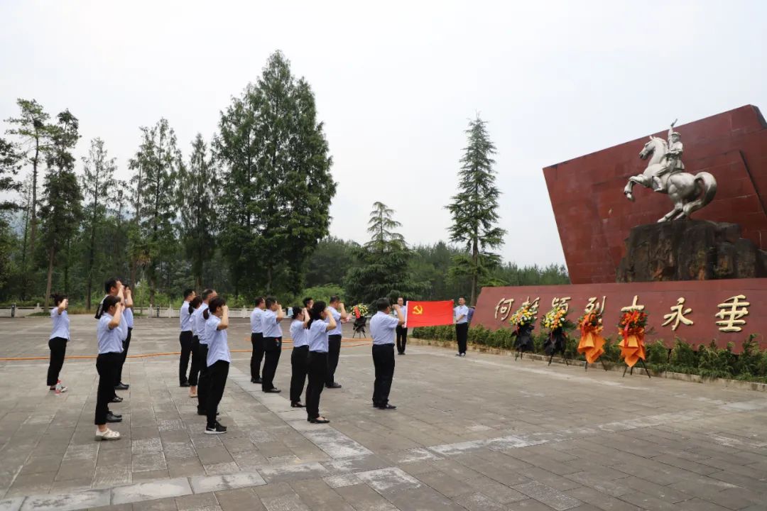 創(chuàng)新研究院赴川陜革命根據(jù)地開展迎“七一”暨“以學(xué)鑄魂、以學(xué)增智、以學(xué)正風(fēng)、以學(xué)促干”主題黨日活動(dòng)