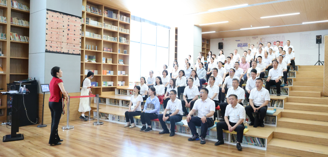 陜鋼集團赴西影廠開展迎“七一”暨“以學(xué)鑄魂、以學(xué)增智、以學(xué)正風(fēng)、以學(xué)促干”主題黨日活動