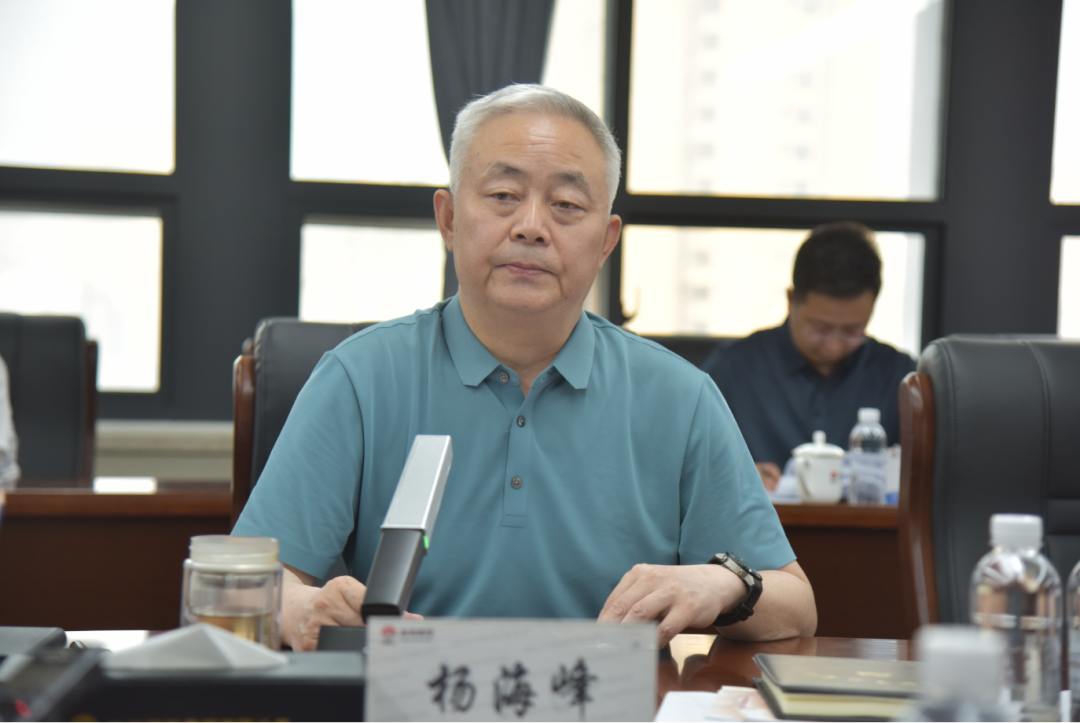 陜鋼集團(tuán)召開學(xué)習(xí)貫徹習(xí)近平新時代中國特色社會主義思想主題教育黨委理論學(xué)習(xí)中心組研討會議
