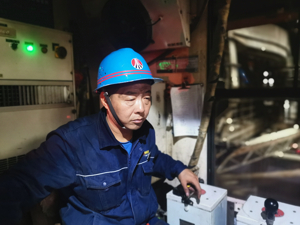 從60后到90后，“四代”鋼鐵人的國慶堅守