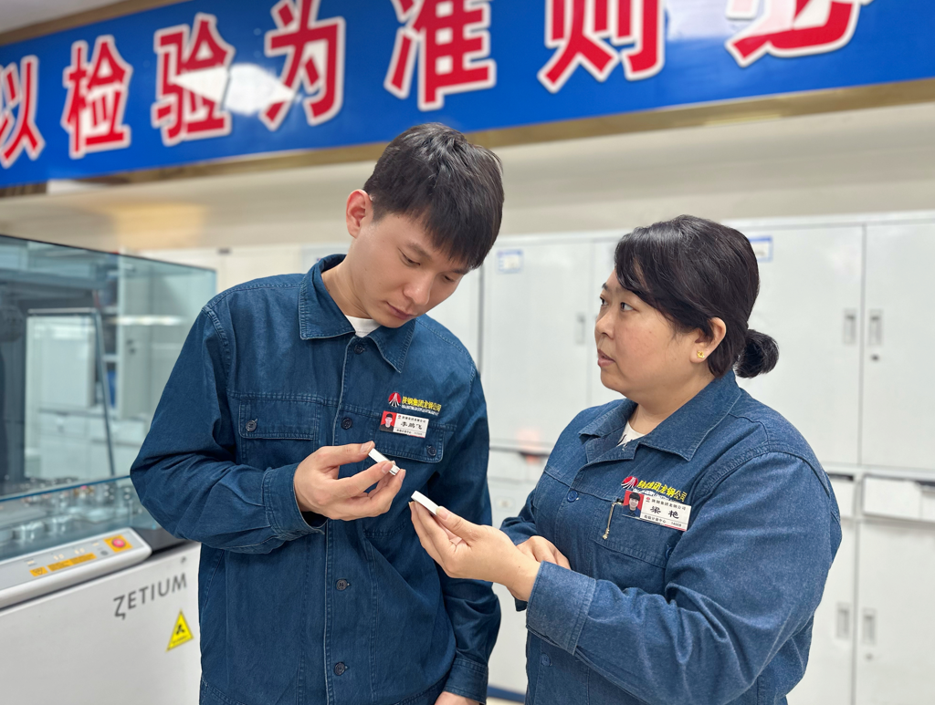 從60后到90后，“四代”鋼鐵人的國(guó)慶堅(jiān)守