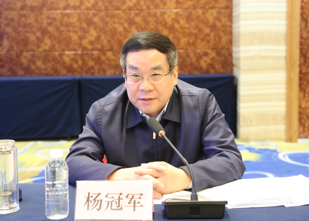 楊冠軍：要堅持結(jié)構(gòu)優(yōu)化調(diào)整，立足我省現(xiàn)狀、前瞻布局未來——省鋼鐵深加工產(chǎn)業(yè)鏈調(diào)研座談會在陜鋼集團(tuán)召開