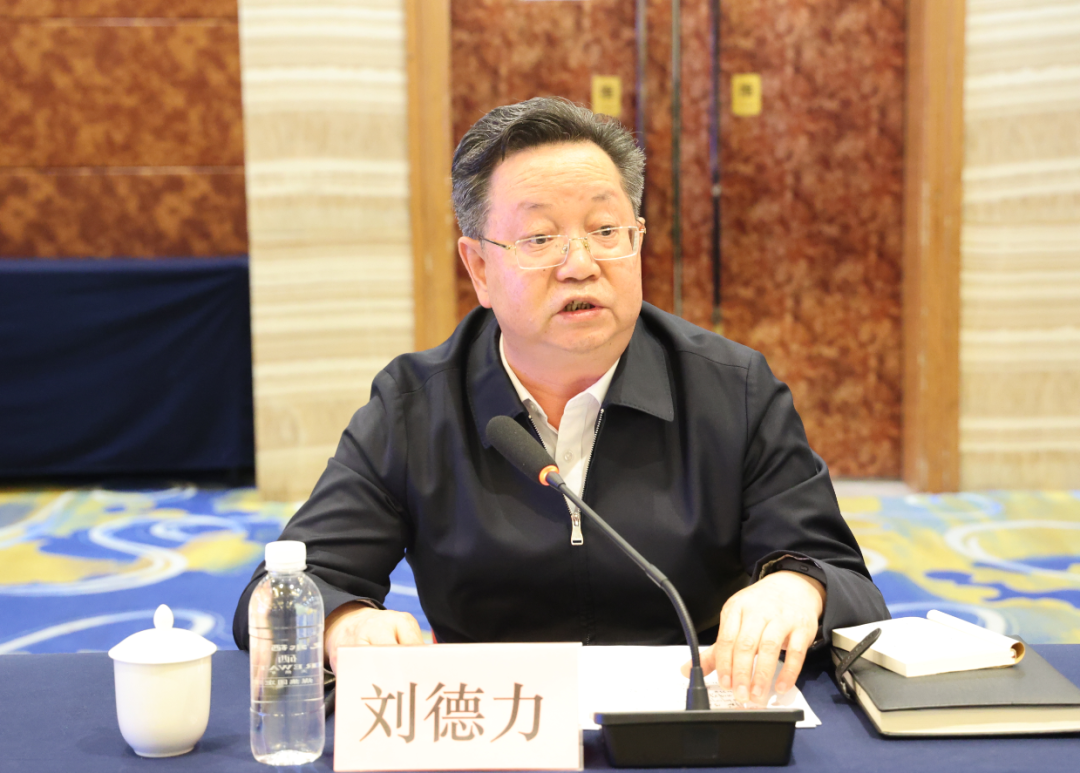 楊冠軍：要堅持結(jié)構(gòu)優(yōu)化調(diào)整，立足我省現(xiàn)狀、前瞻布局未來——省鋼鐵深加工產(chǎn)業(yè)鏈調(diào)研座談會在陜鋼集團(tuán)召開