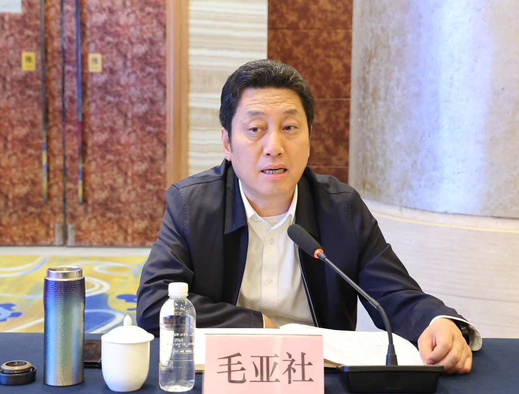 楊冠軍：要堅持結(jié)構(gòu)優(yōu)化調(diào)整，立足我省現(xiàn)狀、前瞻布局未來——省鋼鐵深加工產(chǎn)業(yè)鏈調(diào)研座談會在陜鋼集團(tuán)召開