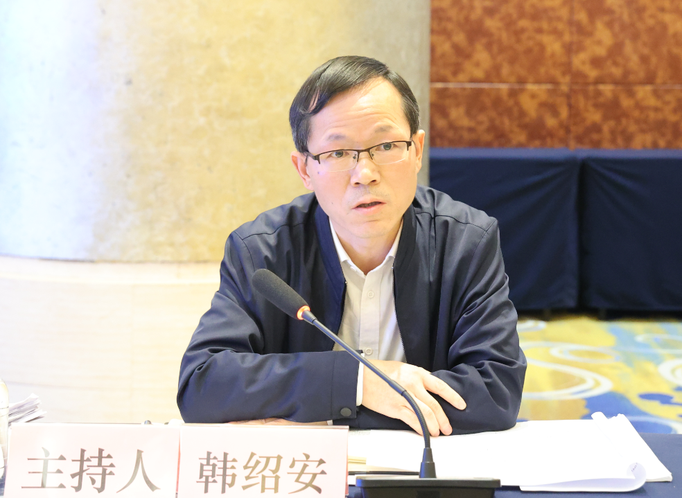 楊冠軍：要堅持結(jié)構(gòu)優(yōu)化調(diào)整，立足我省現(xiàn)狀、前瞻布局未來——省鋼鐵深加工產(chǎn)業(yè)鏈調(diào)研座談會在陜鋼集團(tuán)召開