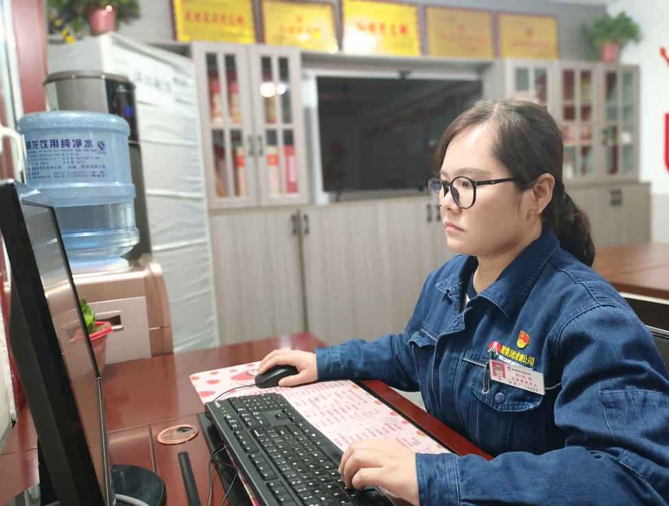 這次，讓我們將鏡頭轉(zhuǎn)向鋼城“土記者”