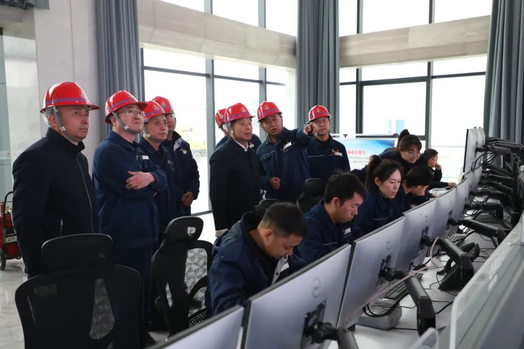 陜鋼集團(tuán)組織召開(kāi)龍鋼公司機(jī)械化綜合一次料場(chǎng)項(xiàng)目達(dá)產(chǎn)達(dá)效督導(dǎo)會(huì)暨重點(diǎn)建設(shè)項(xiàng)目綜合驗(yàn)收現(xiàn)場(chǎng)會(huì)