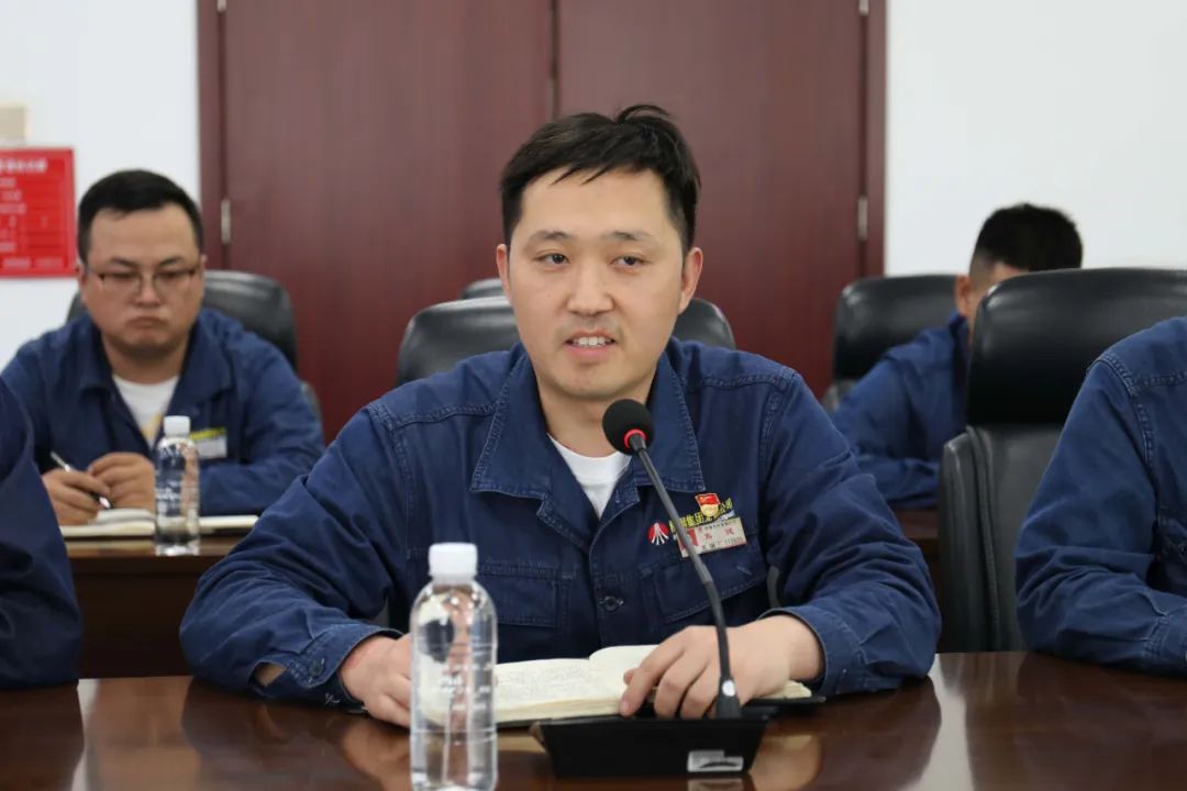 龍鋼公司團(tuán)委召開“激揚(yáng)青春之力 奮斗正當(dāng)其時(shí)”青年座談會(huì)