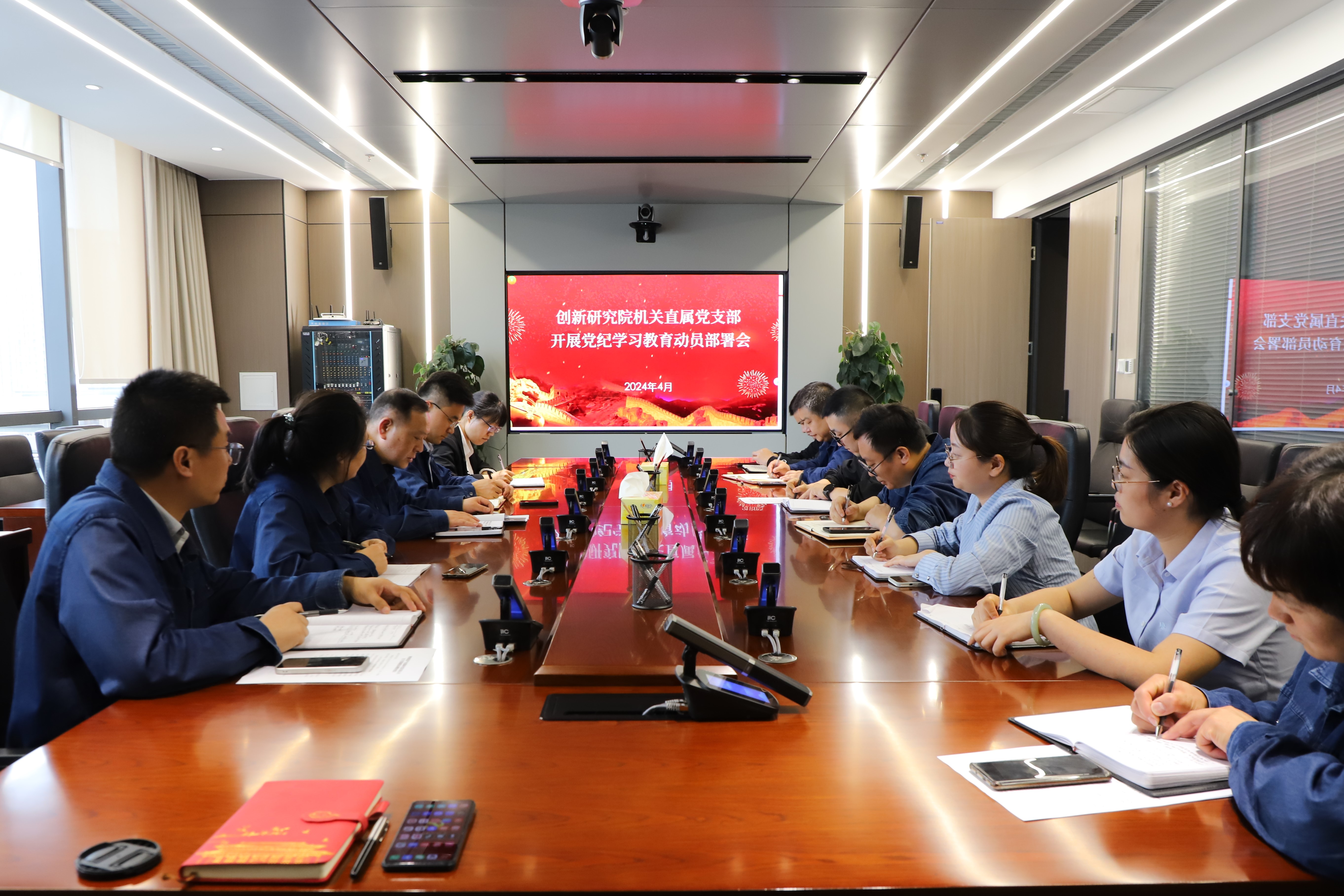 以“抓鐵留痕”作風提效能、抓落實