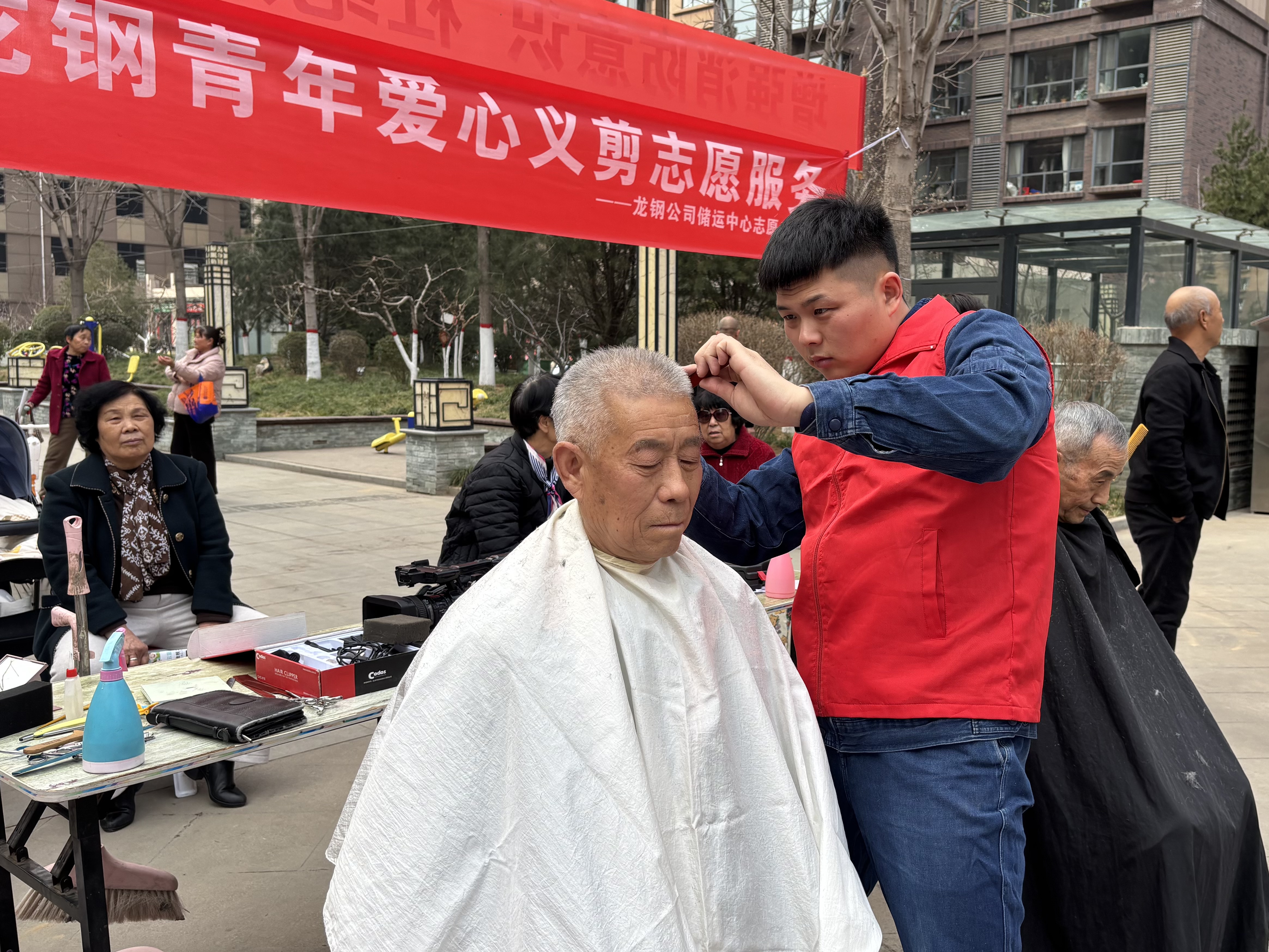 學(xué)雷鋒新時(shí)代文明實(shí)踐活動(dòng)溫暖上線