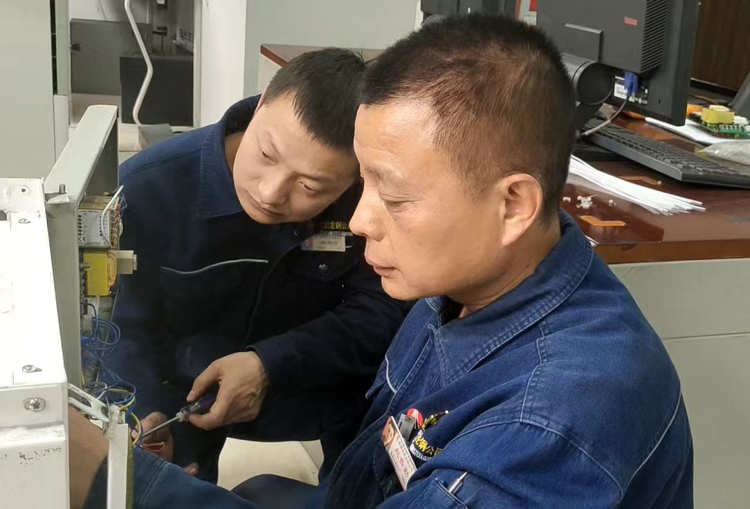 扎根鋼鐵沃土 青春自會拔節(jié)生長——龍鋼公司檢驗計量專業(yè)人才培養(yǎng)工作側(cè)記