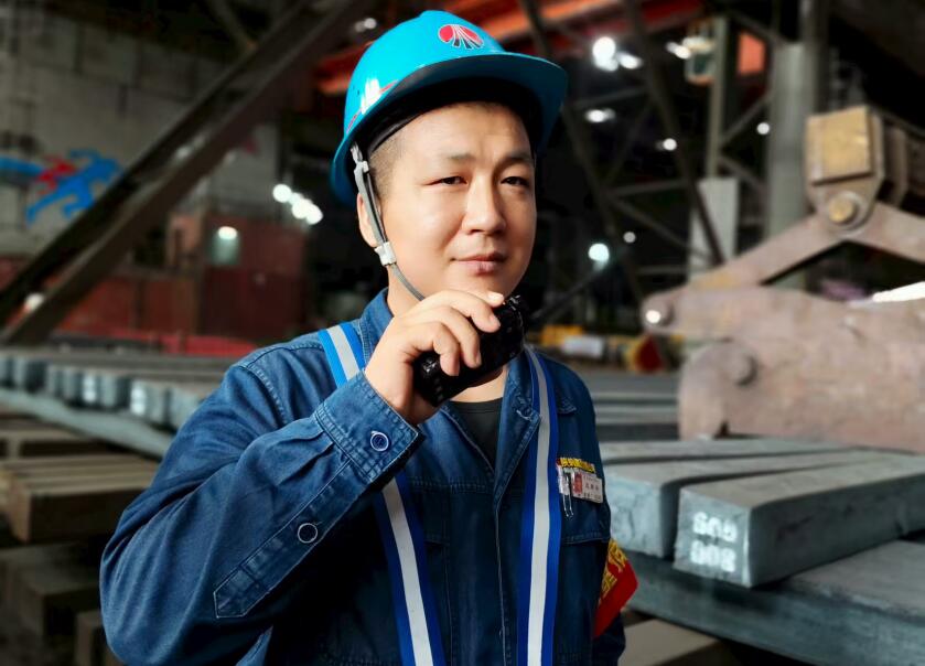 “橄欖綠”到“工裝藍(lán)” 鋼城續(xù)初心 “橄欖綠”到“工裝藍(lán)” 鋼城續(xù)初心