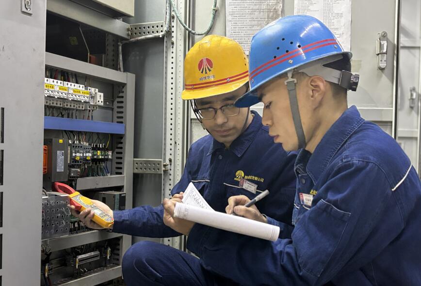 戰(zhàn)高溫 創(chuàng)佳績 鋼城生產(chǎn)“別樣紅” 戰(zhàn)高溫 創(chuàng)佳績 鋼城生產(chǎn)“別樣紅”