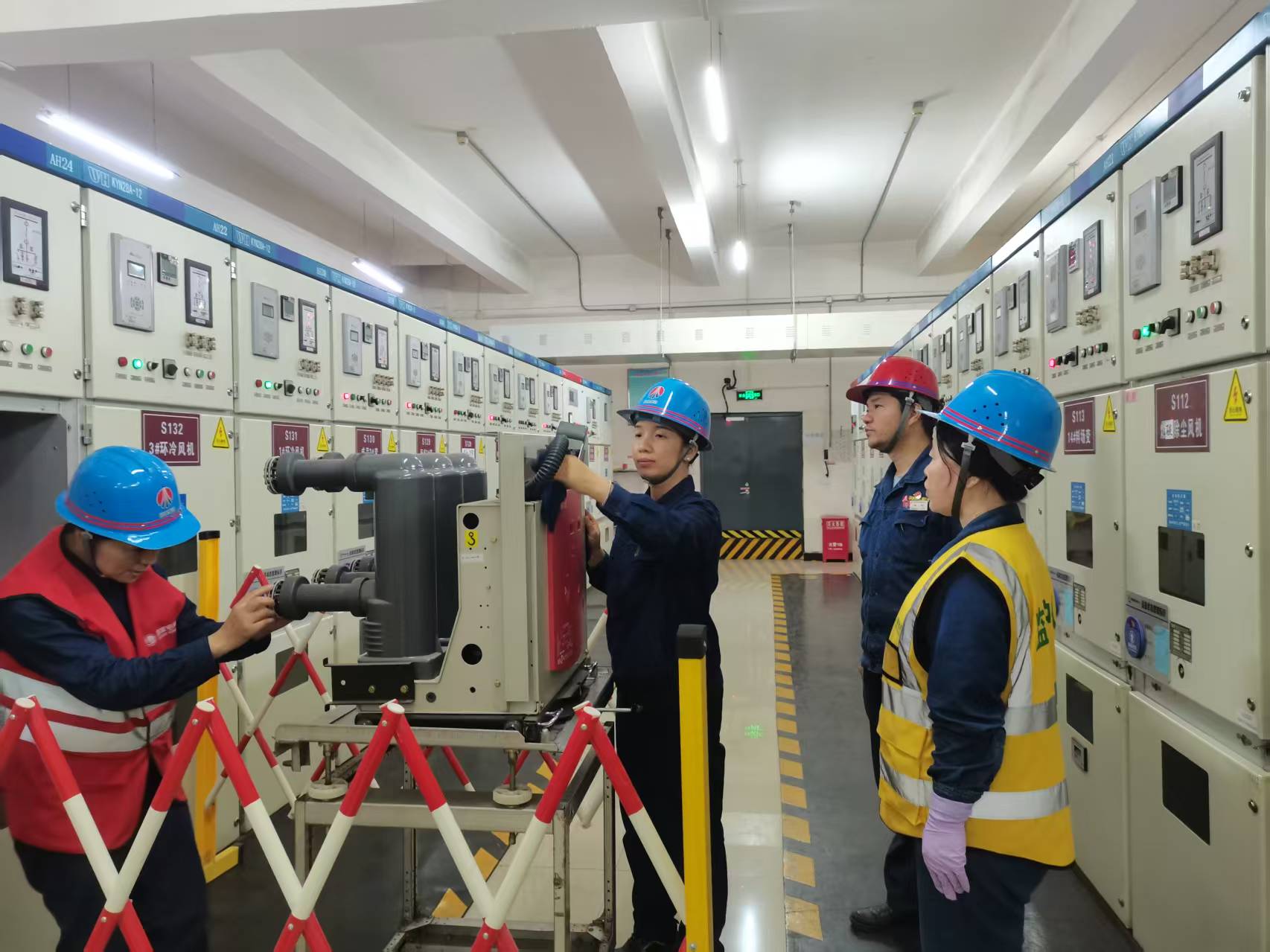 攻堅(jiān)四季度 保供顯擔(dān)當(dāng) 攻堅(jiān)四季度 保供顯擔(dān)當(dāng)