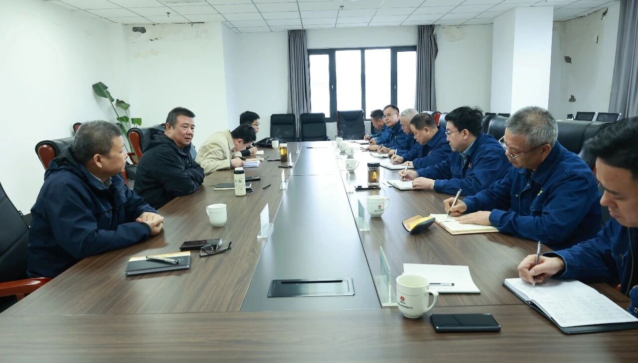 許曉增到漢鋼公司與領(lǐng)導班子談心談話并現(xiàn)場調(diào)研