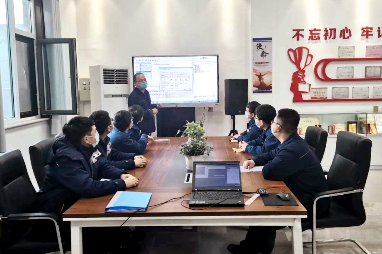 百花齊放春滿園 ——龍鋼公司煉鐵廠電氣自動(dòng)化專業(yè)技能人才成長(zhǎng)記